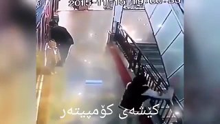 Boy falls from a roof and Heroic Man saved him - Amazin