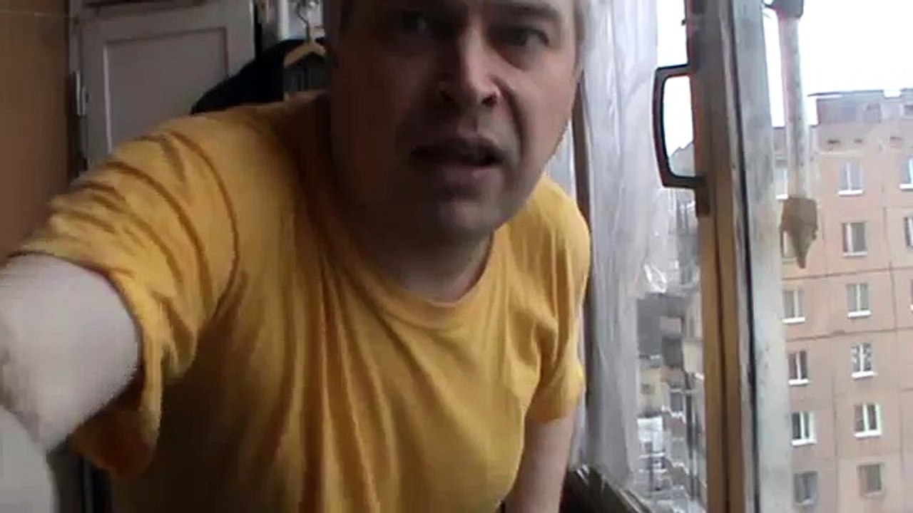 Я спортом занимаюсь на балконе