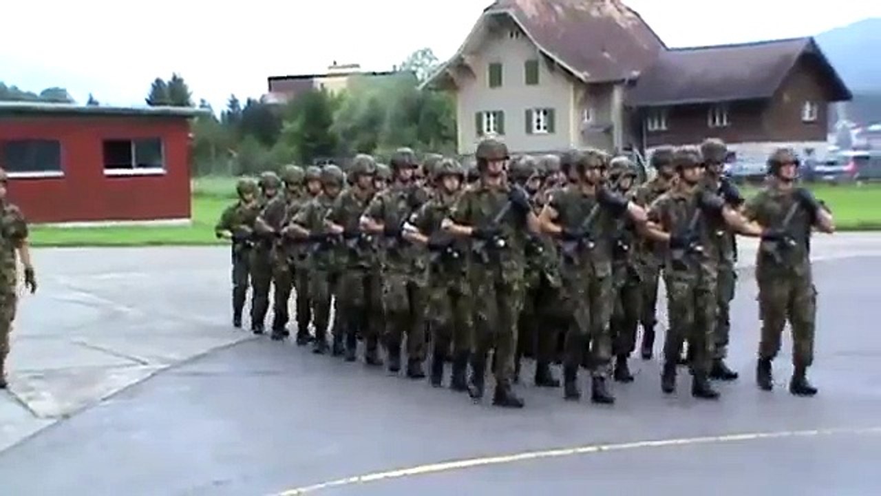 « We Will Rock You » par l'Armée Suisse