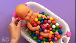 Baby Doll Nenuco BUBBLE GUM Bathtime Prentend Play Gum Balls Bath