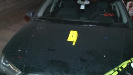 Atm'ye Kart Okuyucu Düzenek Yerleştirmeye Çalışan Şüpheliler Son Anda Kaçtı