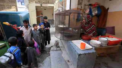 Una mujer al frente de su negocio desafía las tradiciones tribales en Pakistán