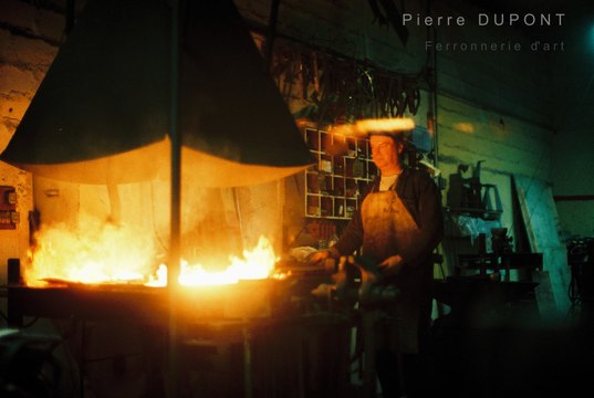 Alexandra Masson céramiste - Atelier Theus reliure d'Art - Pierre Dupont ferronnerie d'Art seront au Maison du Parc Domaine de Courboyer 61340 NOCE - 02 33 85 36 36 parc-naturel-perche.fr