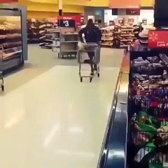 Quand on t'a jamais appris à utiliser un Caddie ... FAIL !