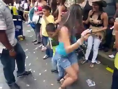 Girl dance with her brother - VideoEggs