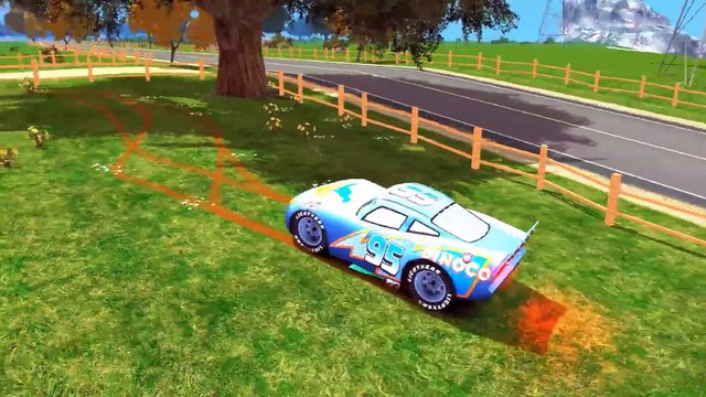 Batman & Elsa La Reine des Neiges s'amusent avec Flash McQueen dans la montagne