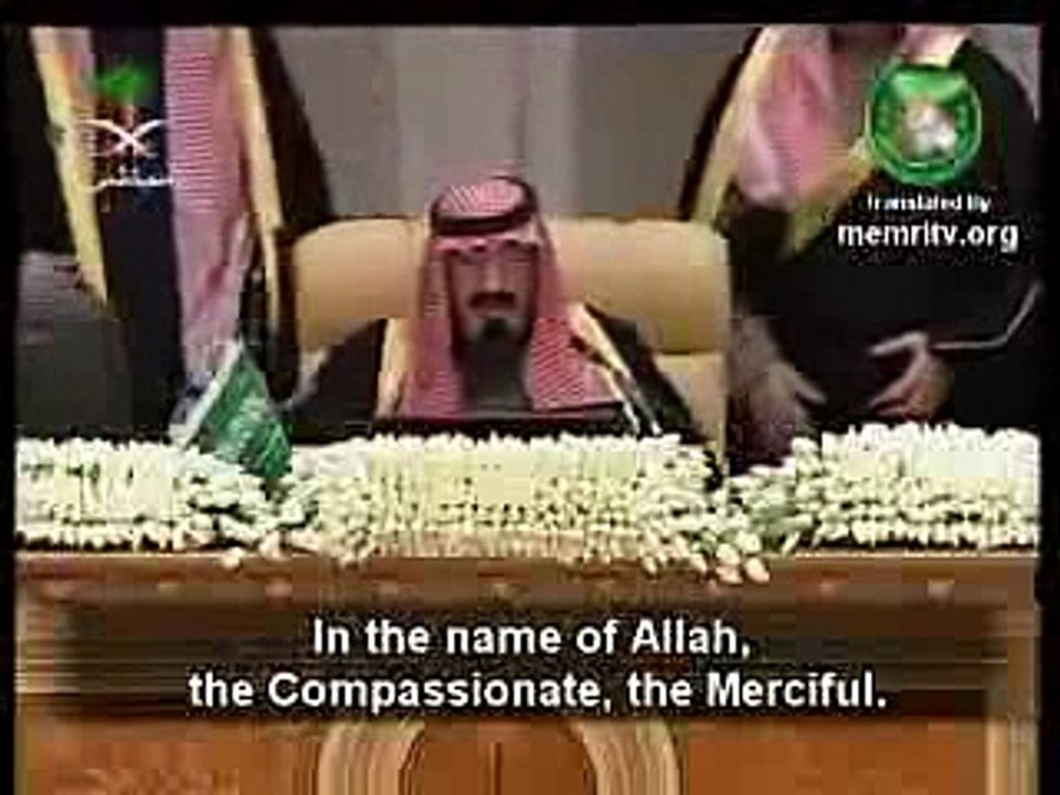 شاهدوا الملك عبدالله كيف يقرأ القرآن -
