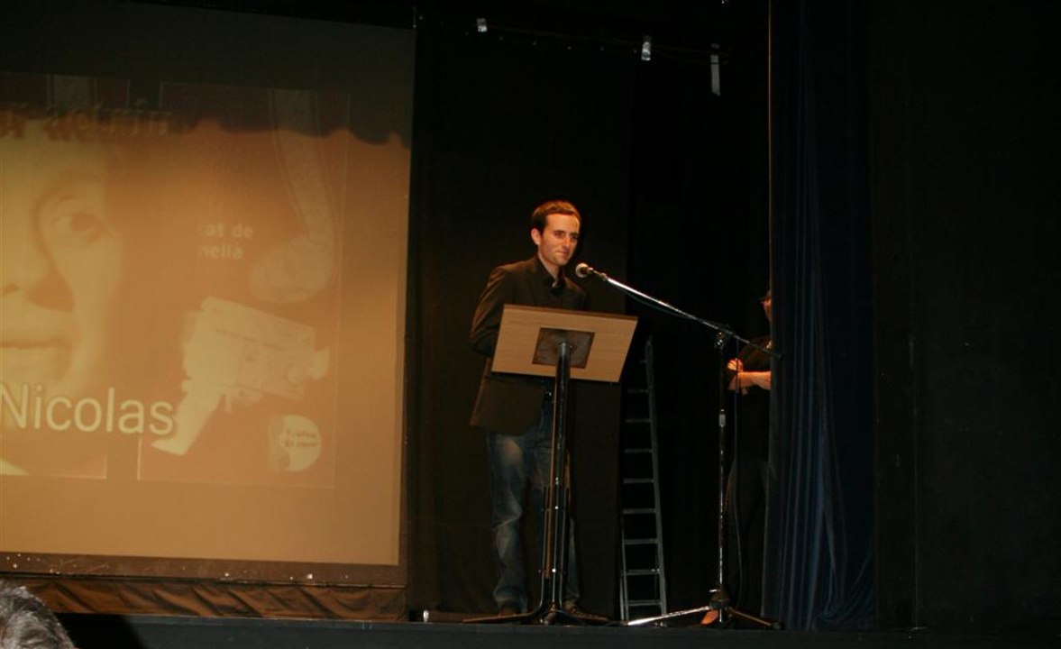 Premio 1er Mejor Cortometraje y Mejor Actriz por "Ante la araña" en el XV Concurs Ciutat de Cornellà