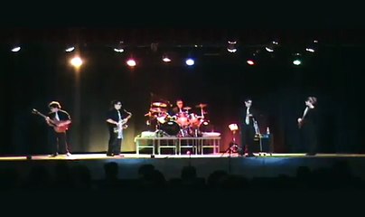 La Grasa de Pollo- Linus and Lucy (Charlie Brown Theme)