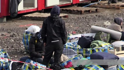 Migrants et associations prennent possession du nouveau camp