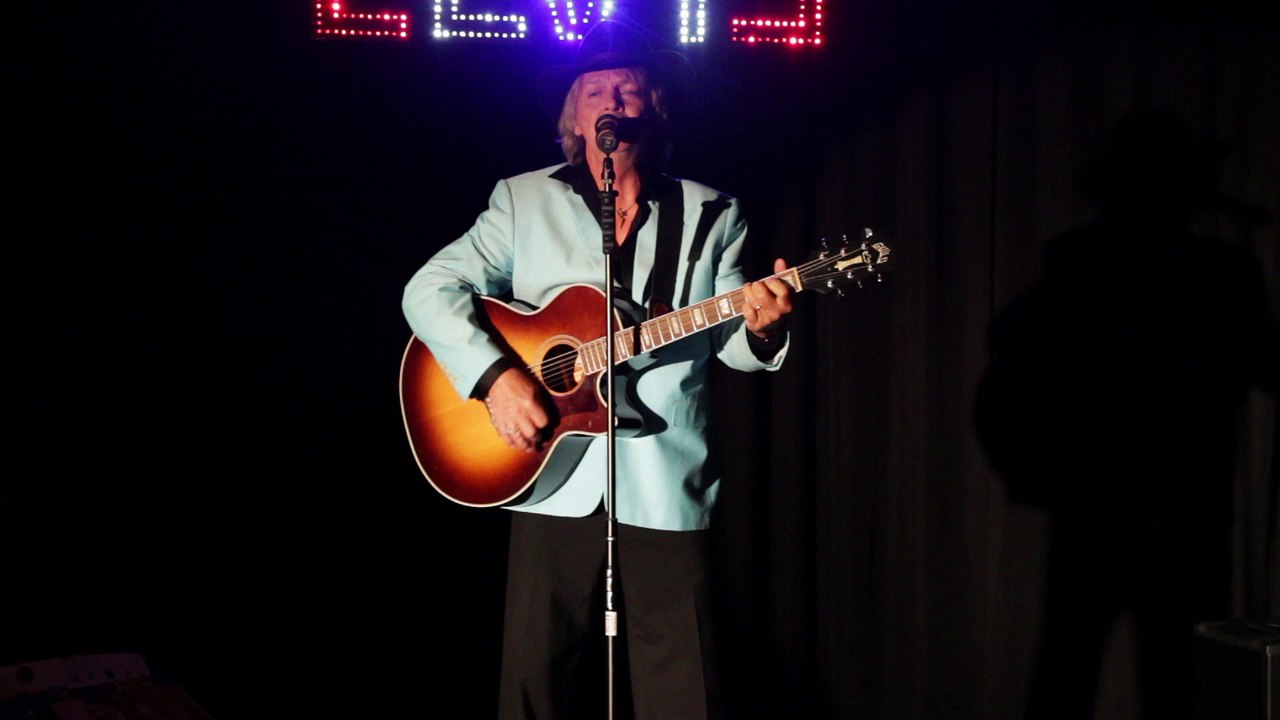 Gene Hodge sings 'Your Cheatin Heart' Sheffield Remembers 2014