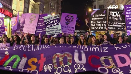 Turcas exigen un alto a la violencia de género