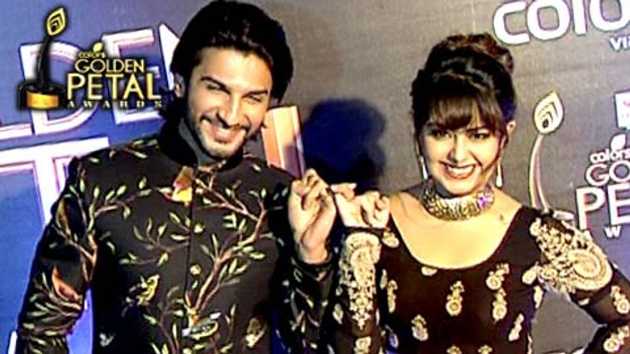 Watch: Roli And Siddhant Of Sasural Simar Ka At The Golden Petal Awards 2016