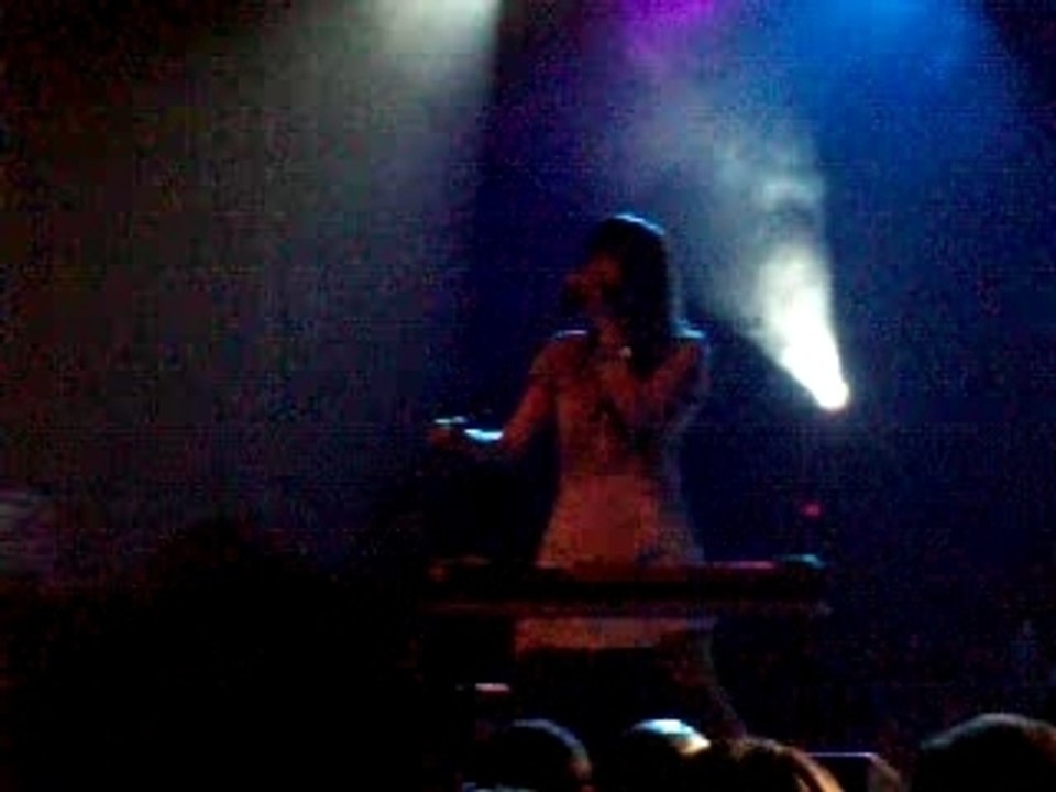 Blonde Redhead @ Paris, Misery Is A Butterfly 5/6