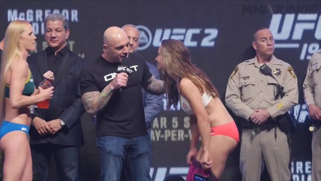 Un policier pris en flag en train de mater le cul de Miesha Tate