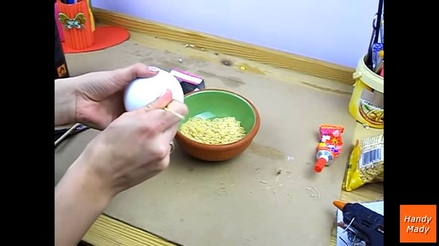 Как сделать ёлочное украшение из макарон