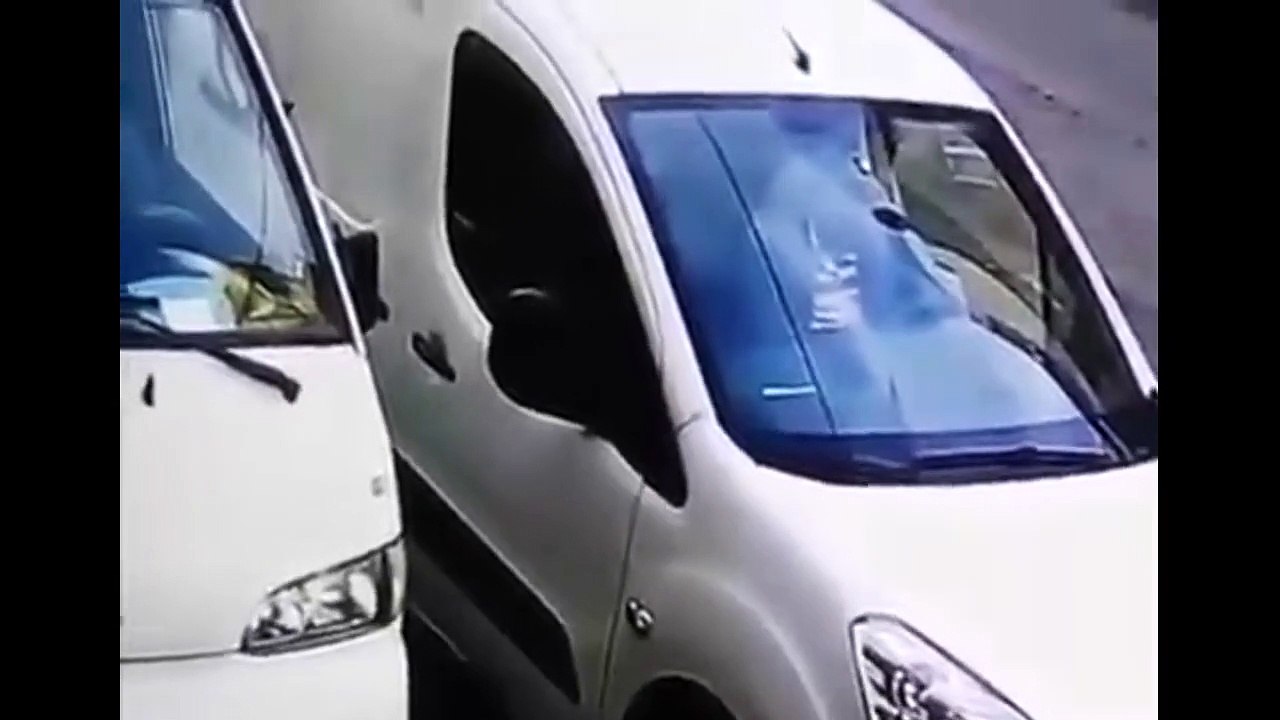 Tüp Dağıtım Arabasında Sigara Içmek