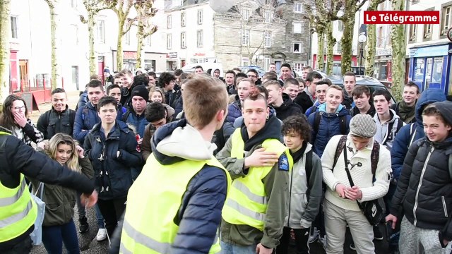 Carhaix. Une soixantaine de lycéens mobilisés contre la loi Travail