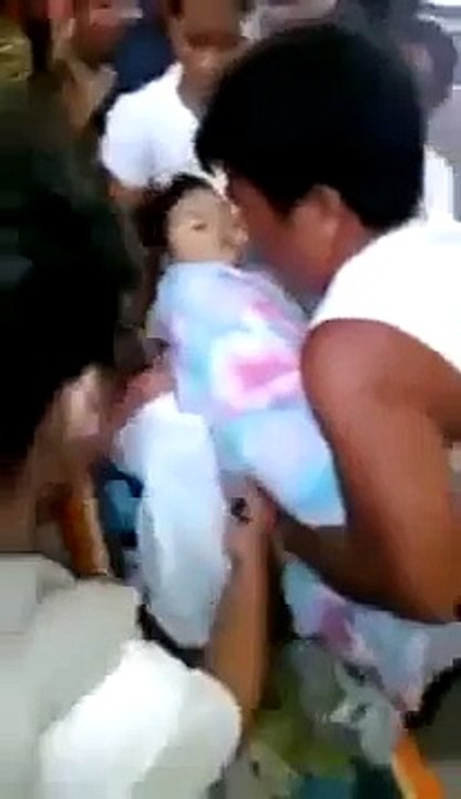 Allah Shows miracle at Filipino Girl Funeral