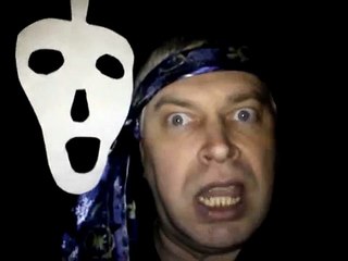 Бумажные призраки рядом со мной затаились в комнате