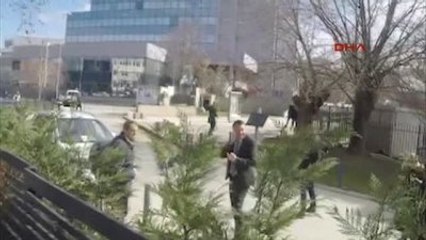 Kosova'da Çalışma Bakanı'na Yumurtalı Saldırı