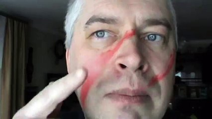 На лице красные полоски! Видео прикол про лицо
