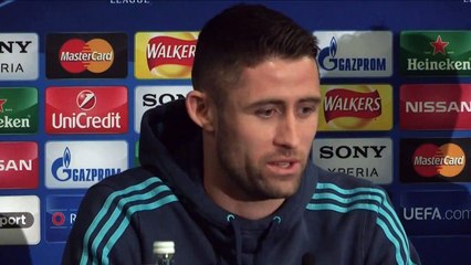 Gary Cahill: "Zlatan Ibrahimovic hört sich gerne reden" | FC Chelsea - Paris Saint-Germain