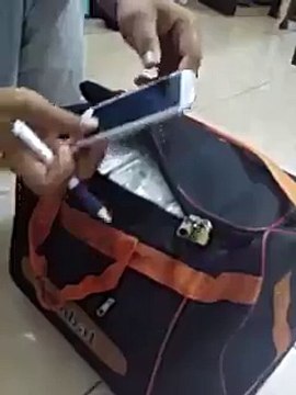 Airport pe apke Bags me se Samaan kis Tarah Chori hota hai - video daikhen
