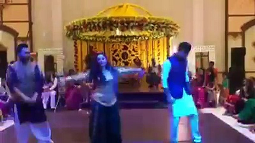 Sanam Chauhdry Dancing at Best Friend Wahaj Mehndi