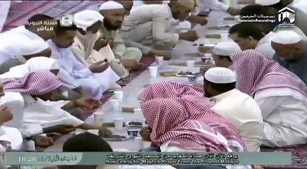 The beautiful scenes of Iftaar in Masjid al Nabawi - Mar 08 2016
