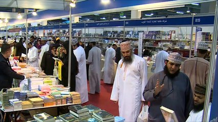 الكتب السياسية تحتل الصدارة بمعرض مسقط للكتاب