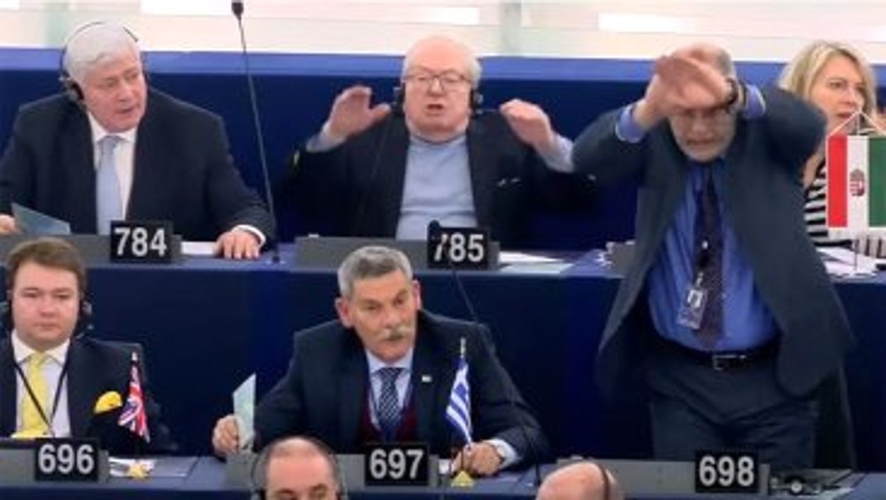 Türklere Ağır Hakaret Eden Yunan Vekil AP Oturumundan Kovuldu