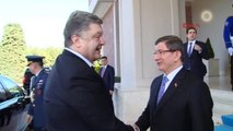 Başbakan Davutoğlu, Ukrayna Devlet Başkanı Petro Poroşenko ile Görüştü