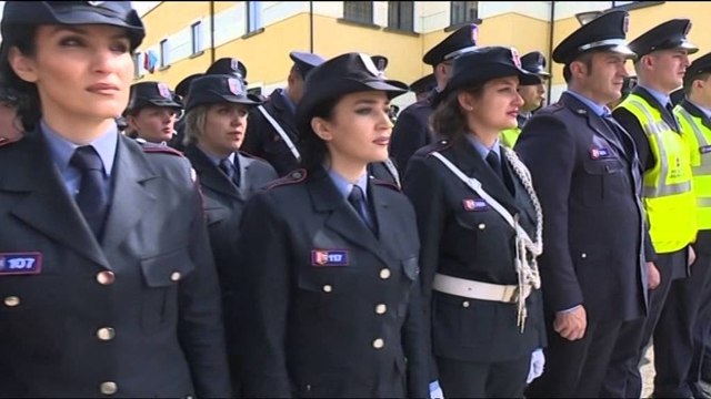 BETOHEN POLICET E RINJ TE POLICISE BASHKIAKE TE TIRANES, MES TYRE EDHE EFEKTIVE FEMRA LAJM