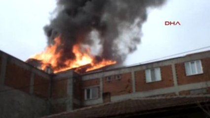 Sakarya Öğrencilerin Yaşadığı Çatı Katı Yandı Yeniden