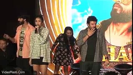 Alia Bhatt Says Dekho Vo Heela Raha Hai - Funny Double Meaning(videomasti.com)