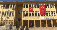 Özel Harekatçılar, Teröristlerin Kullandığı Binalara Türk Bayrağı Astı