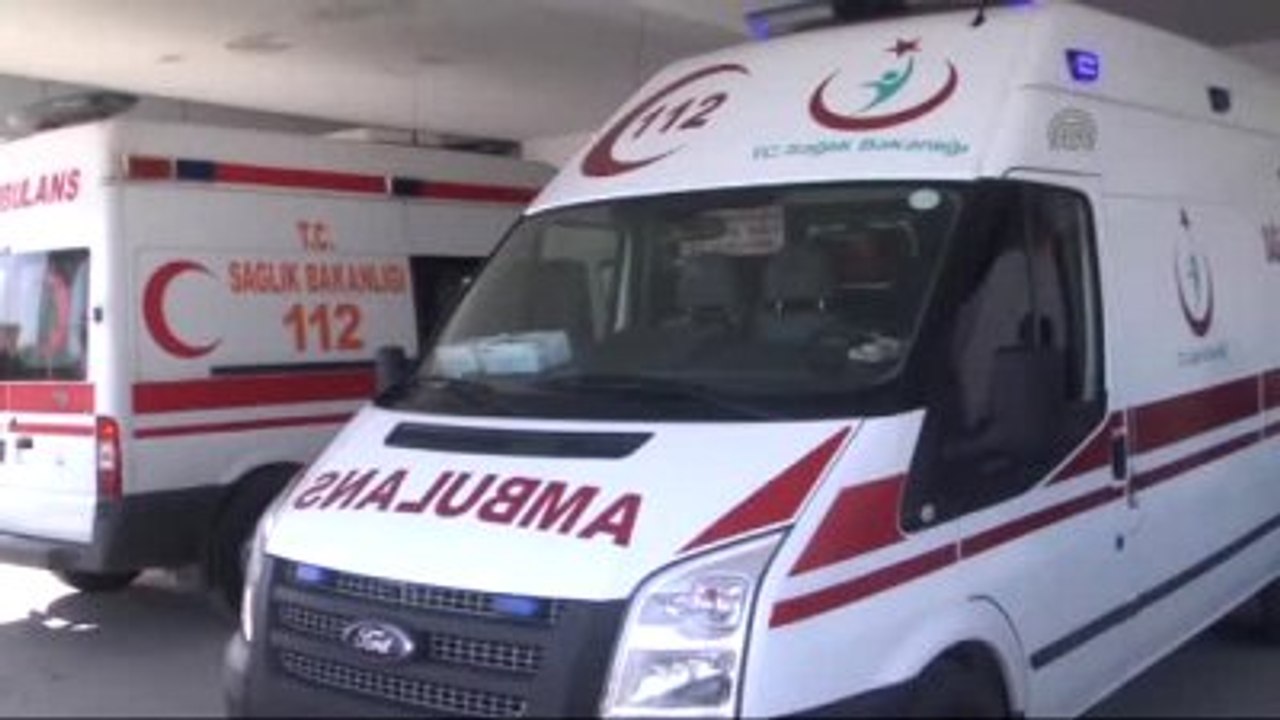 Öğretmen Servisiyle Hafif Ticari Araç Çarpıştı: 16 Yaralı