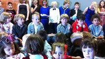 Children singing christmas songs at Montessori school in Almere