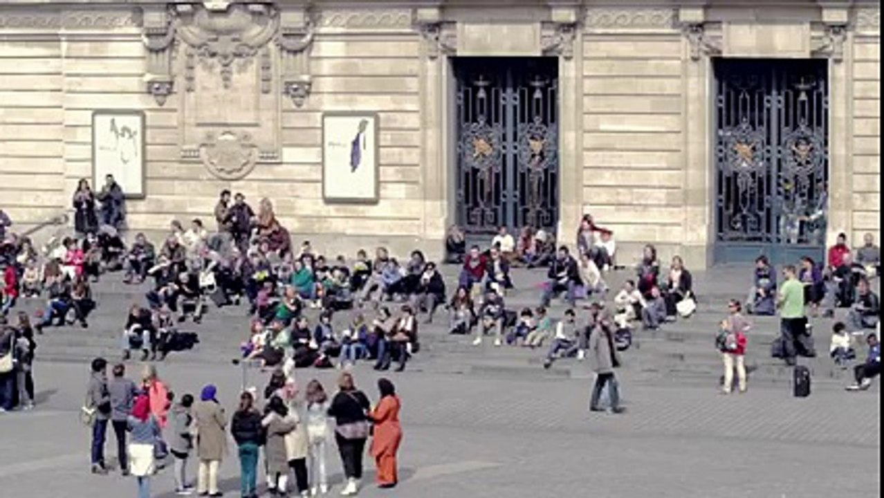 Caméra cachée, Jeter un gobelet à la poubelle à lille....