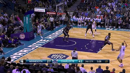 Zach Lavine claque un dunk à 360° en plein match