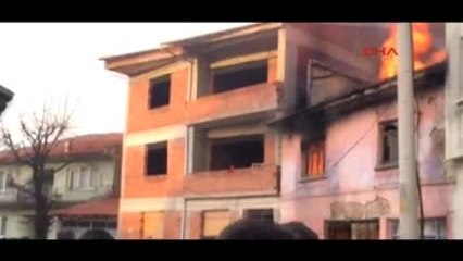 İnegöl Ahşap Ev Alevlere Teslim Oldu