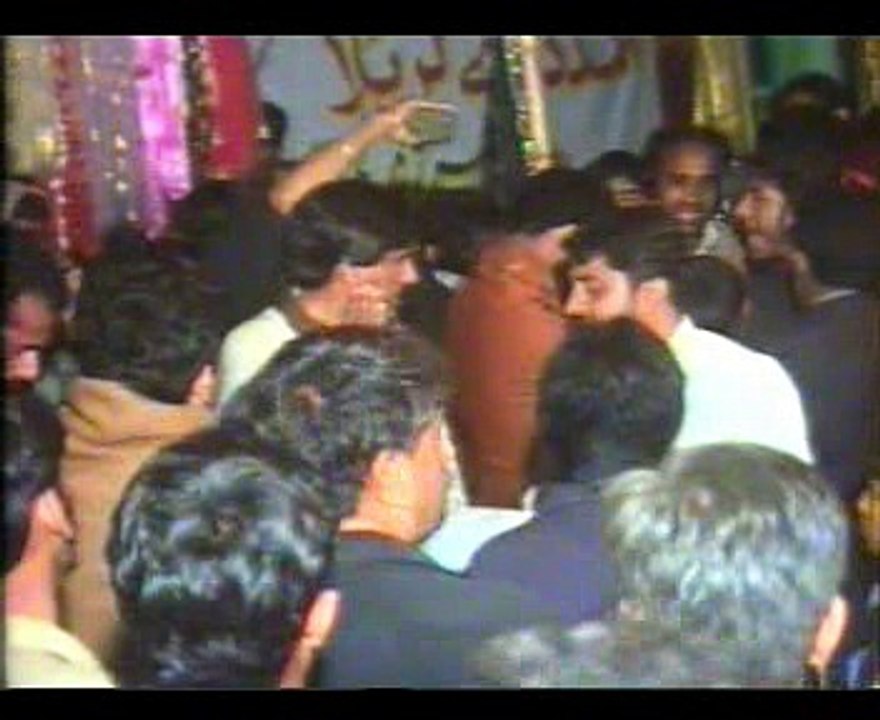 Aa kharian nay Zahra Diyaan Dhiyaan Saray Bazar