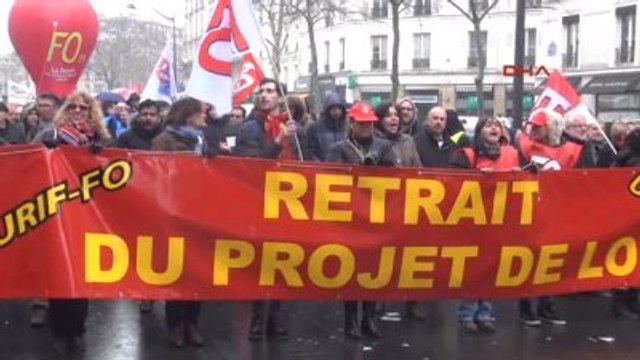 Fransızlar Çalışma Yasa Reformuna Hayır Eylemi İçin Sokağa Döküldü