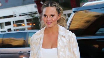 La embarazada Chrissy Teigen admite que 'nunca ha estado sola con un niño