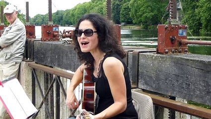 MANUE ELLE CHANTE - "Maniaque de toi"