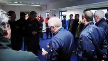 Tom Cruise hangs from the side of an airplane during take-off in M-I outcut- Im actually scared s---less