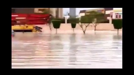 Heavy rain & Flood lashes across  DUBAI, ABUDHABI, DOHA, MUSCAT, SHARJAH, ALAIN, FUJAIRAH.