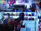 Menino de 2 anos cai de escada rolante em shopping na China