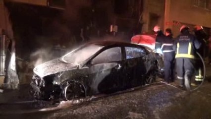 Bursa-Park Halindeyken Yanan Otomobil Önünde Durduğu Evi de Yaktı